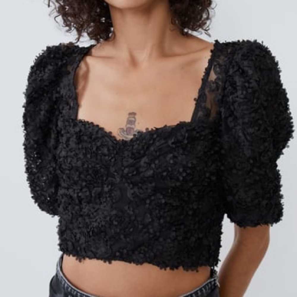 NWOT Zara Puff Sleeve Crop Top w Floral Appliqué in Black